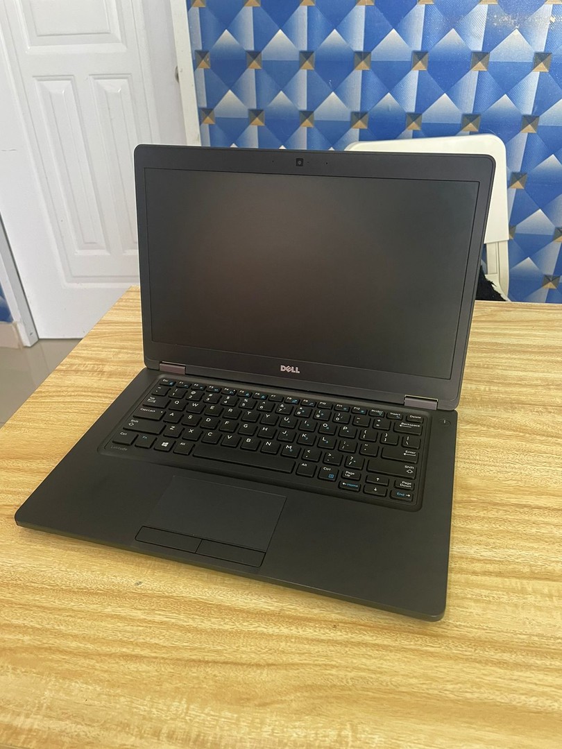 computadoras y laptops - Dell Latitude 5480 Intel Core i3 de 7ma 8GB RAM 3