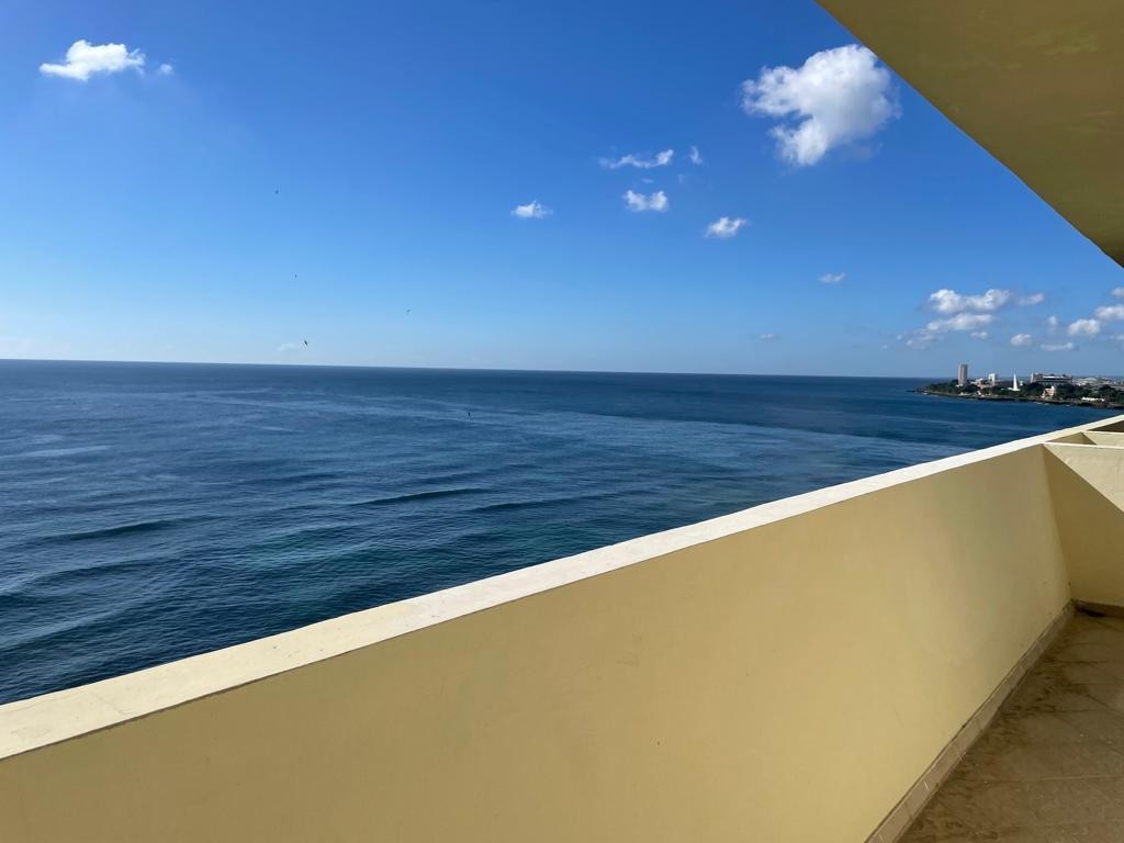 apartamentos - Amplio apartamento con hermosa vista al Mar Caribe desde su espacioso balcón