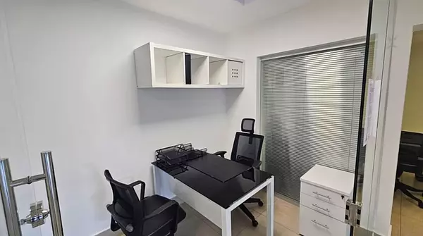 oficinas y locales comerciales - Oficina amueblada en Bella vista  4