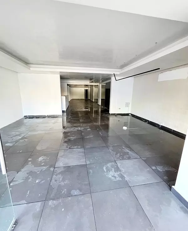 oficinas y locales comerciales - Local en Naco en primer nivel 6