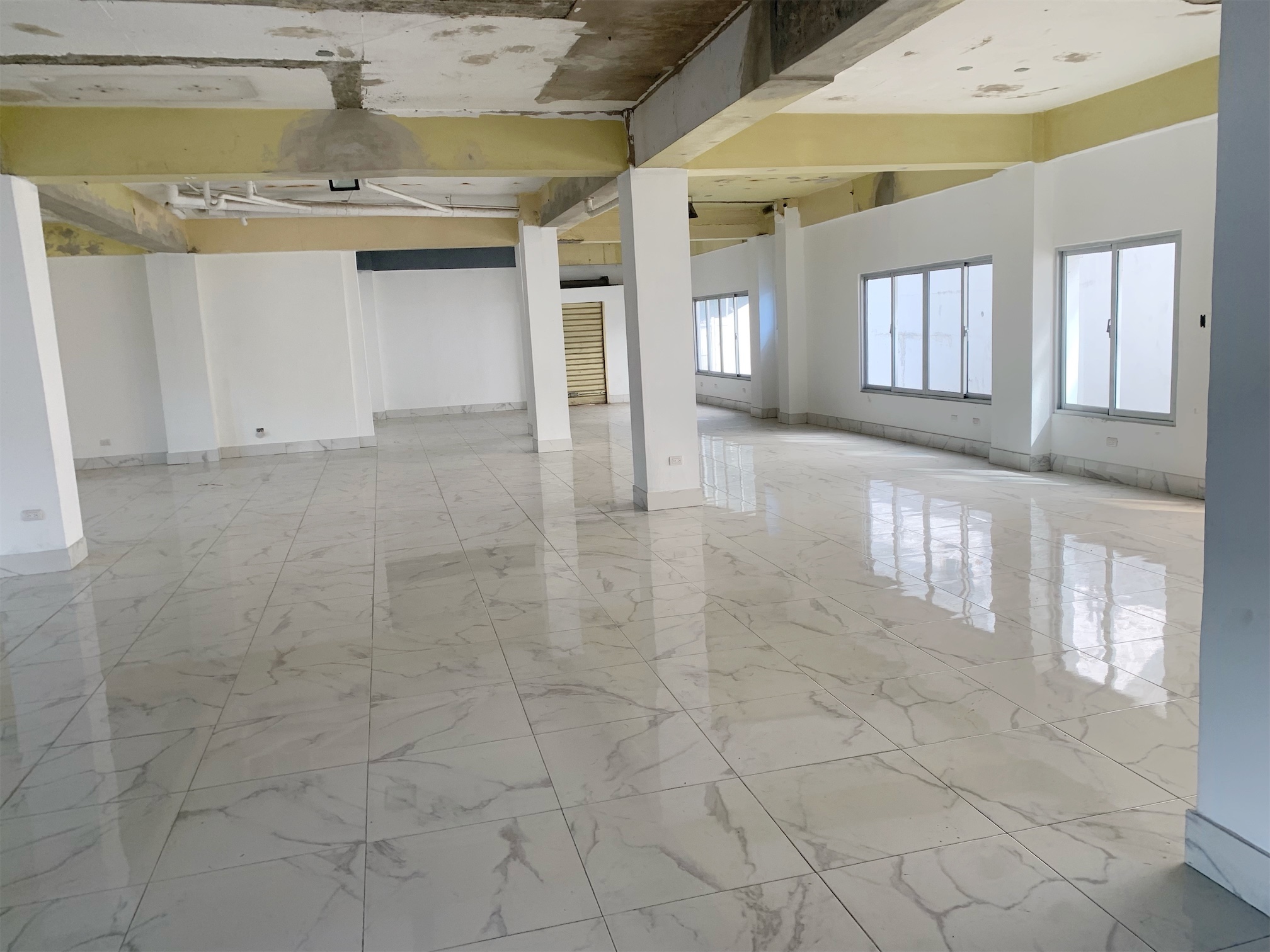 oficinas y locales comerciales - Local con espacio abierto 4