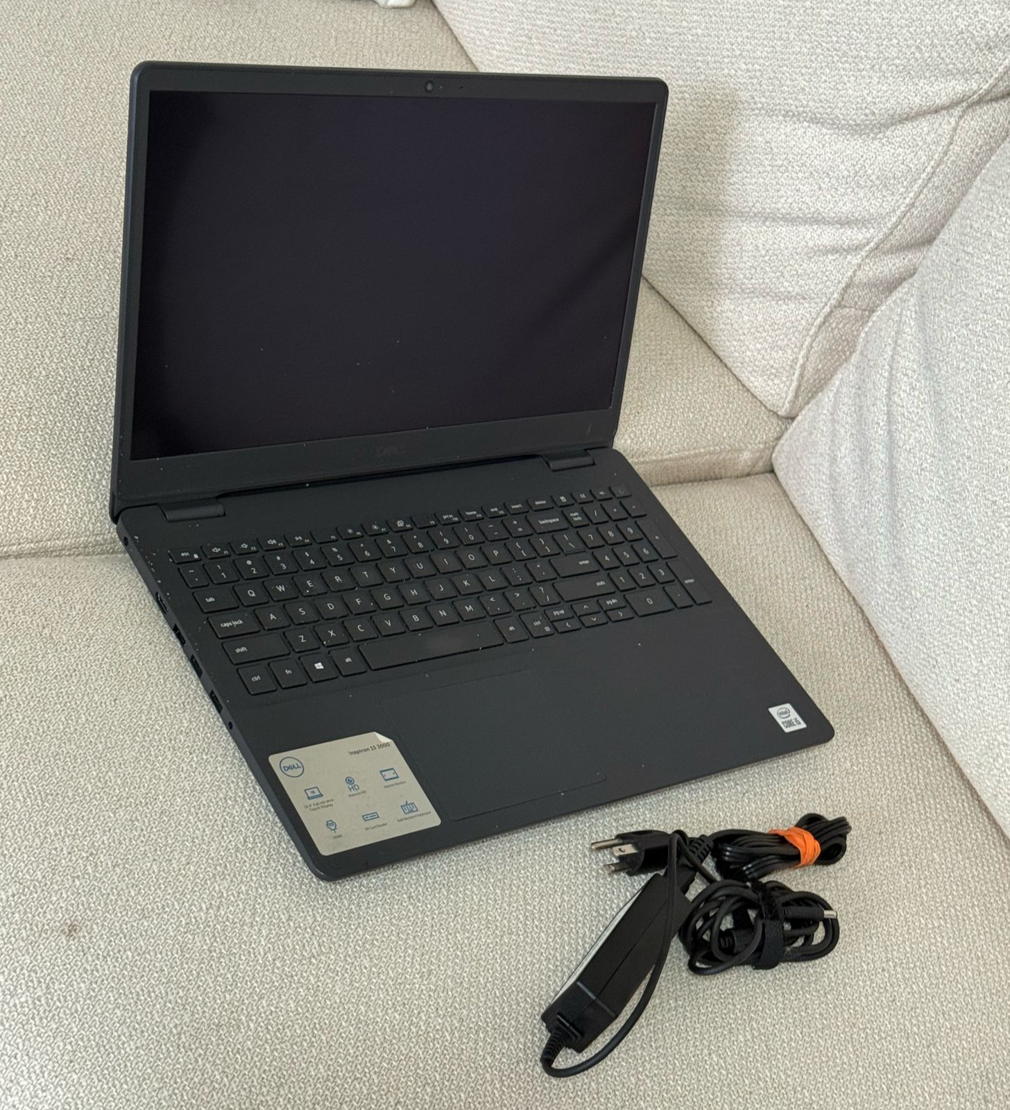 computadoras y laptops - Laptop Dell 3501 CORE I5-10ma gen 256gb/8gb ram 1
