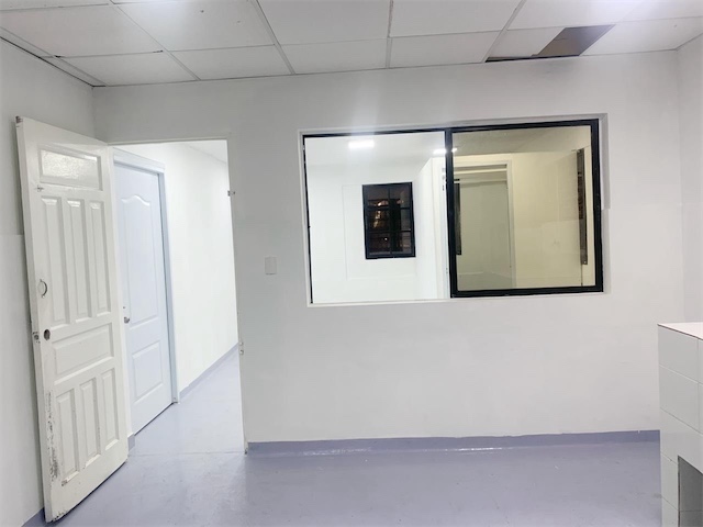 oficinas y locales comerciales - Local primer nivel amplio  7