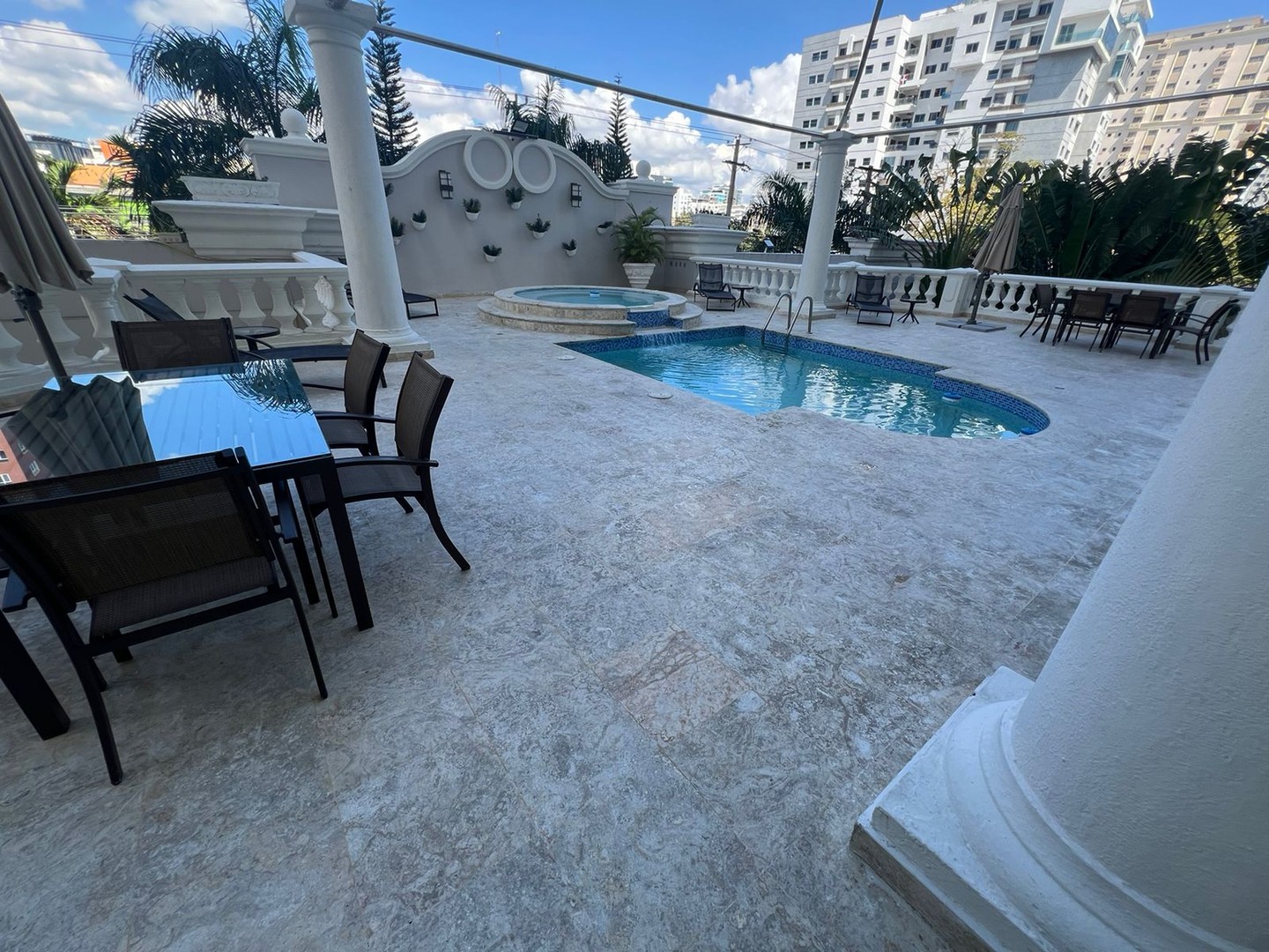 apartamentos - La Esperilla   

usd$650,000

Excelente Apartamento en un 8vo Nivel con vista de 7