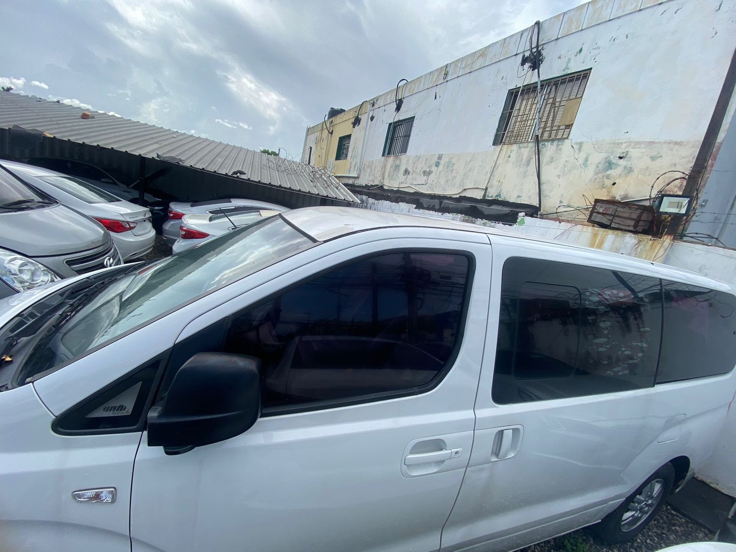 jeepetas y camionetas - HYUNDAI STAREX 2017 BLANCADESDE: RD$ 1,250.000 1