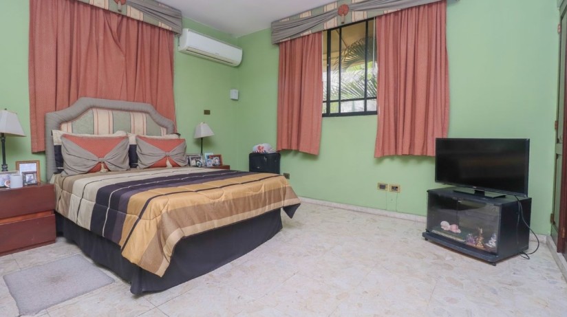casas - Casa en venta en Los Cacicazgos con Piscina 6
