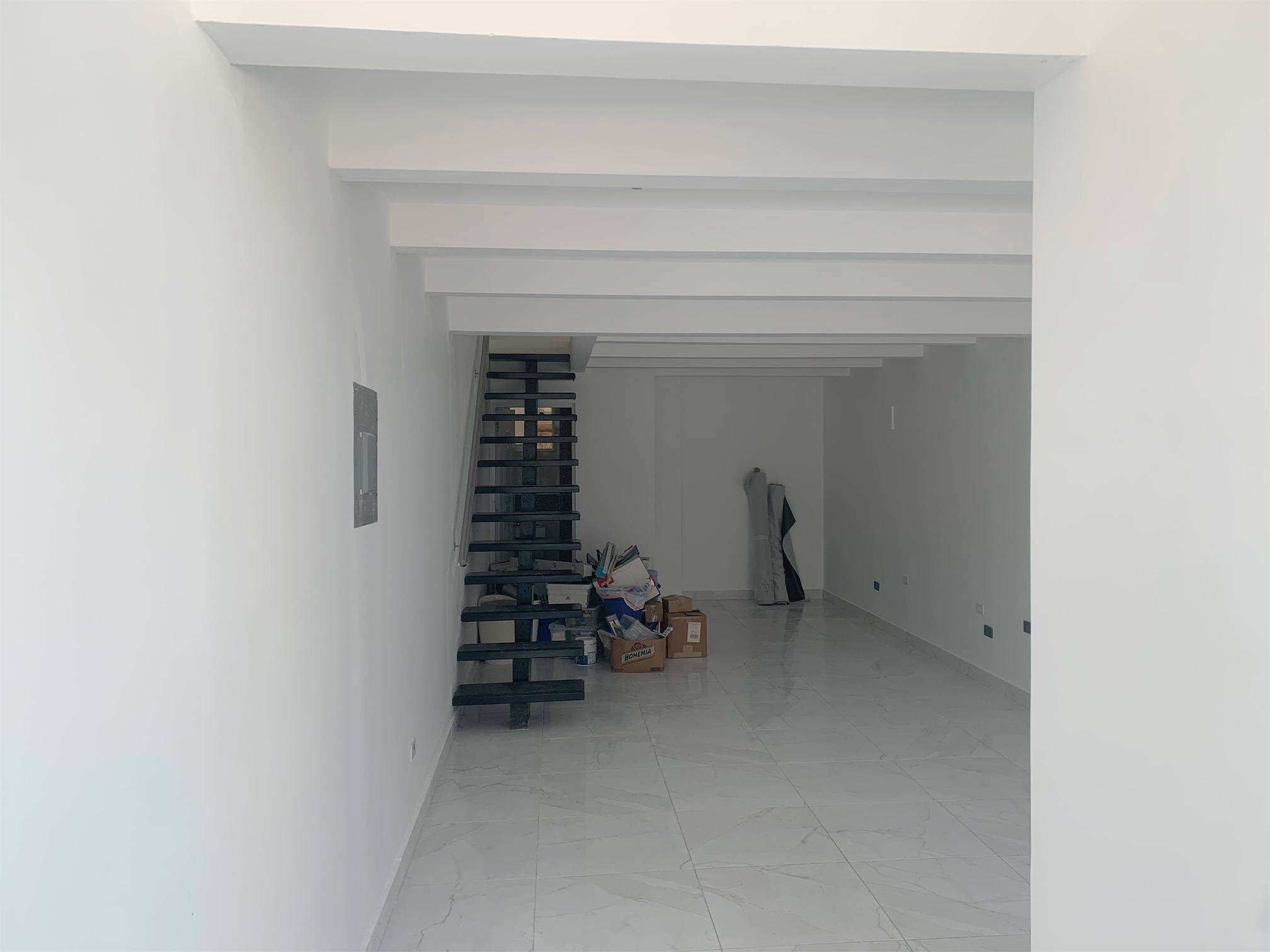 oficinas y locales comerciales - Local de dos niveles espacio abierto 106 metros 5