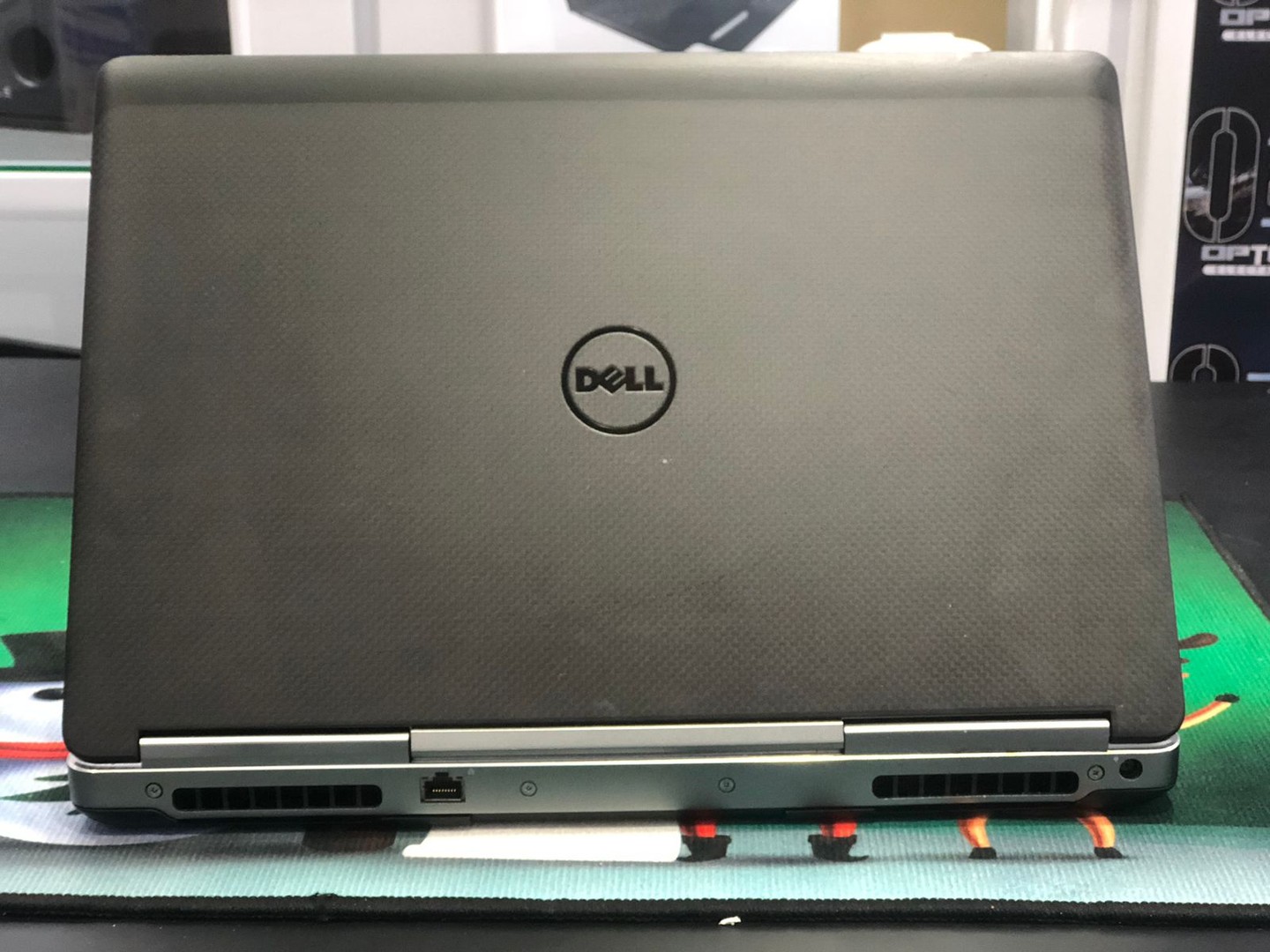 computadoras y laptops - Laptop Dell Precision 7510 i7 de 6Ta, 8GB de Ram DDR4 256GB SSD Nvidia M800M 4GB 4