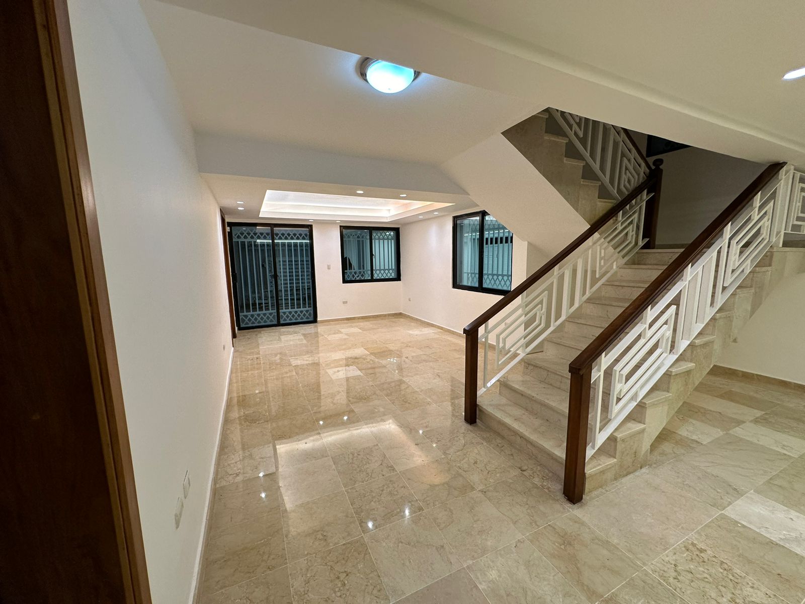 casas - HERMOSA Y AMPLIA CASA CON LINEA BLANCA EN ALQUILER 4