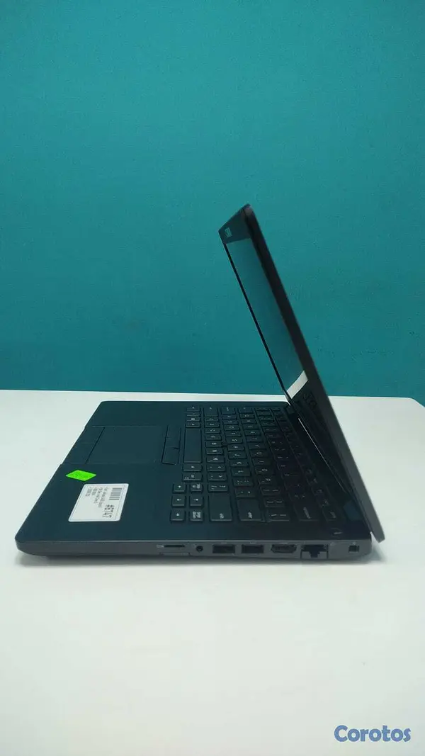 computadoras y laptops - Laptop, Dell Latitude 5400 (touch) / 8th Gen, Inte 3