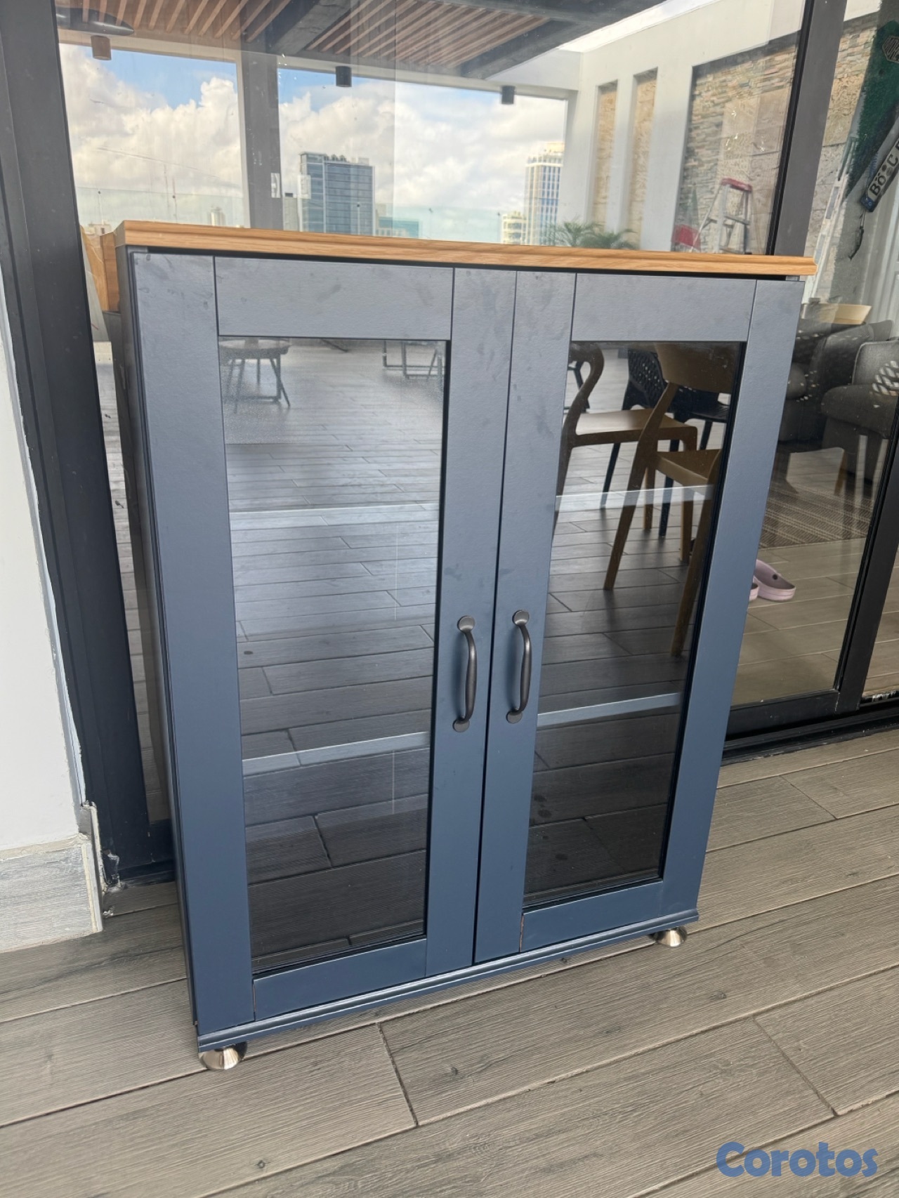 muebles y colchones - Vendo Gabinete display Skruvby de Ikea Usado 1