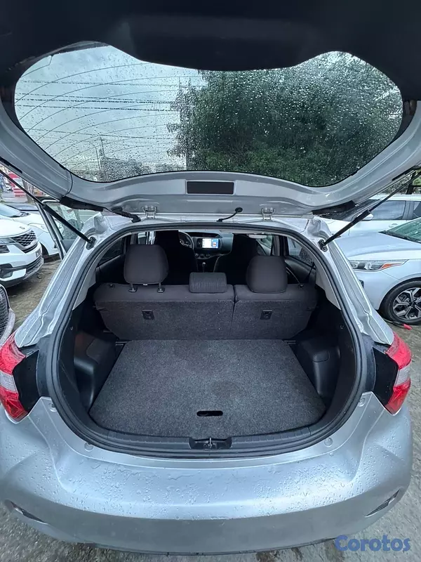 carros - Toyota Vitz 4WD 2018 13