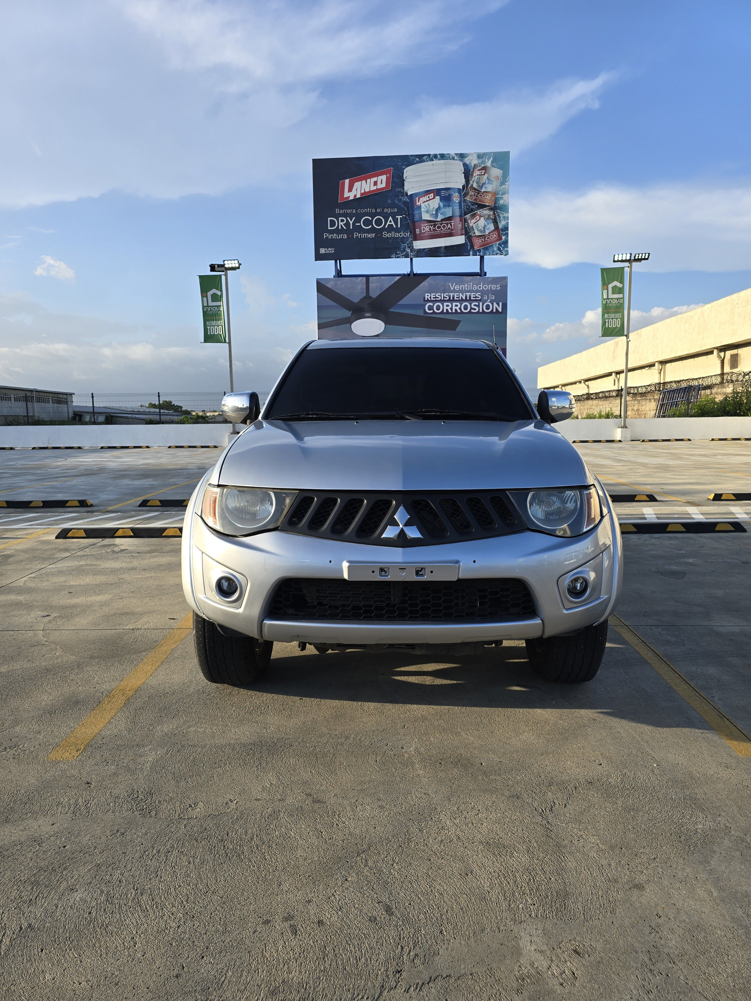 jeepetas y camionetas - Mitsubishi L200 2014 Excelente Condiciones 