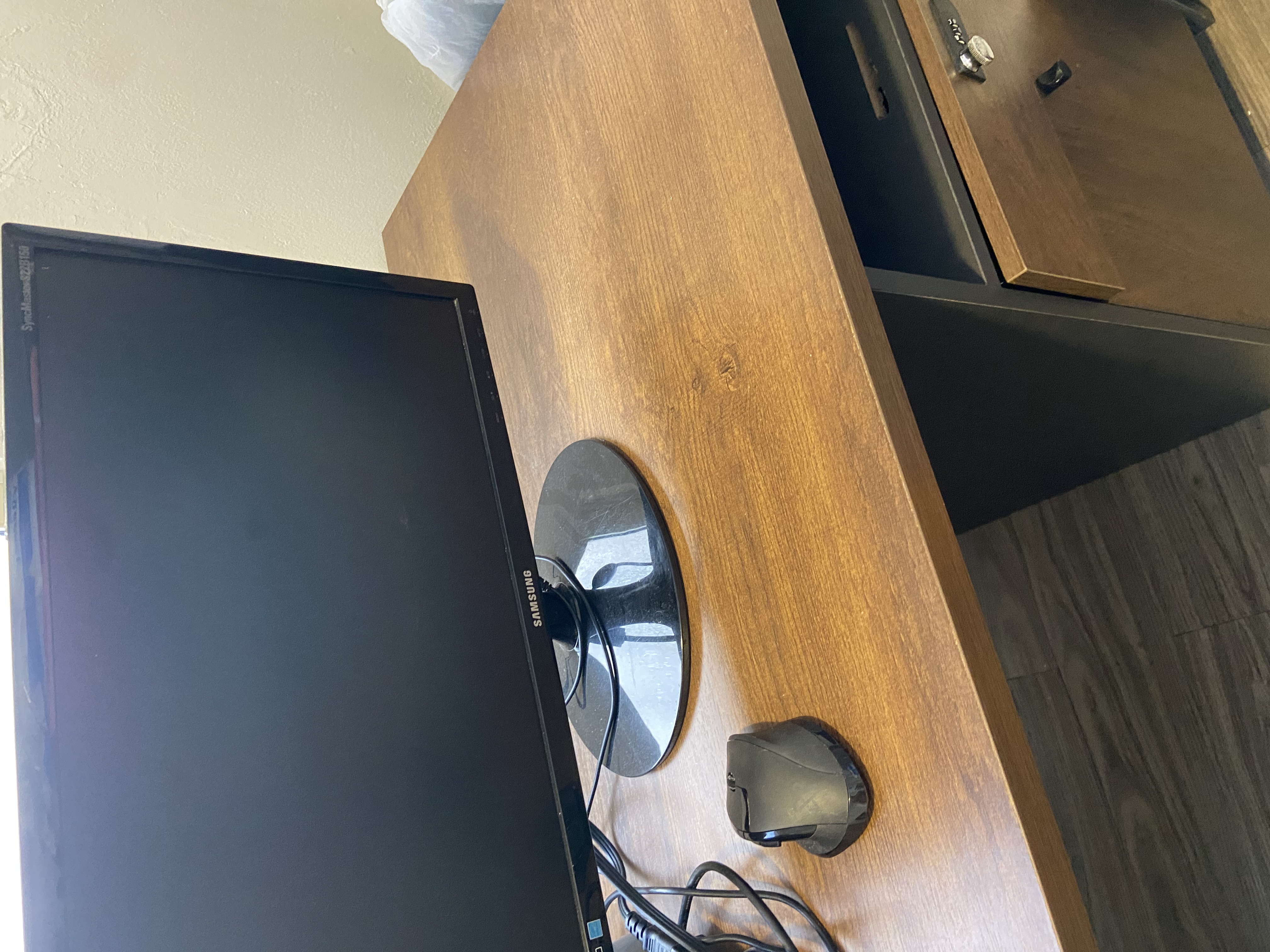 articulos de oficina - Escritorio de IKEA y pc  5