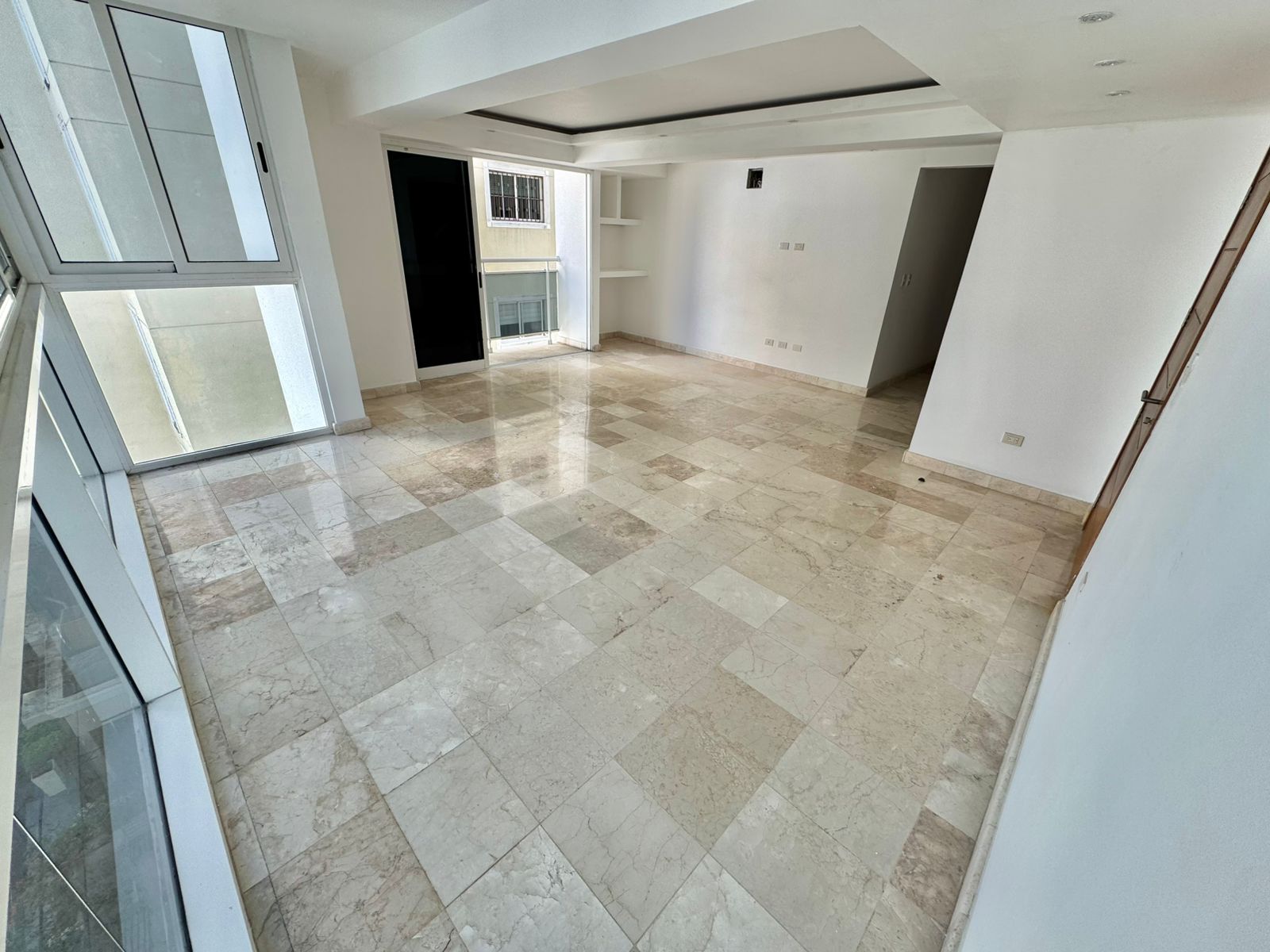 apartamentos - Apartamento en Venta SERRALLÉS  USD 300,000.00  2