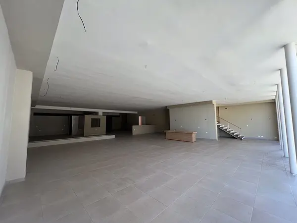 oficinas y locales comerciales - Alquilo Edificio corporativo 4 niveles 2,648 mts 
 7