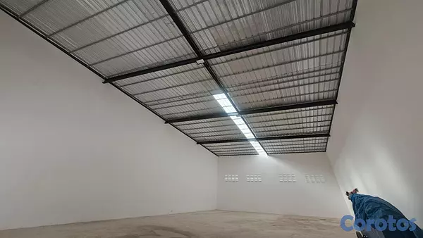 otros inmuebles - Renta de Nave Industrial en Veron 7