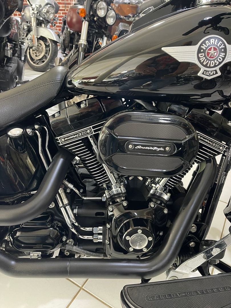 motores y pasolas - Harley Davidson Fat Boy CVO Screaming Eagle 2017 3