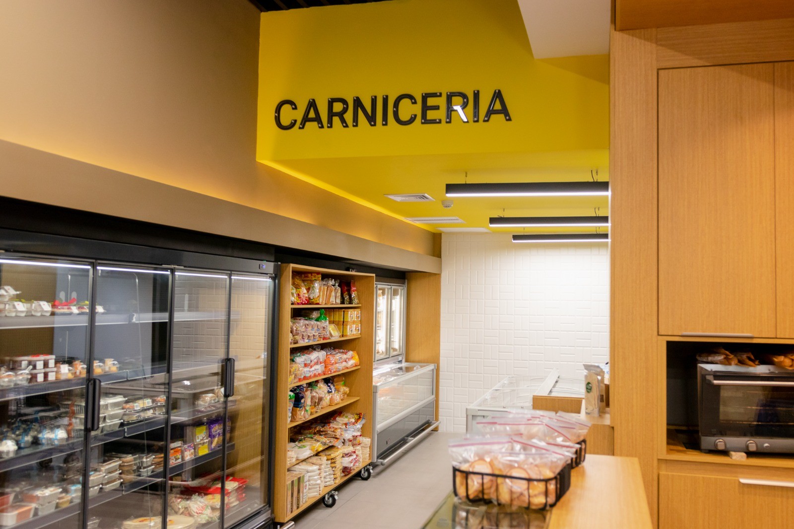 oficinas y locales comerciales - Local en Venta en Piantini para Supercado u oficina  8