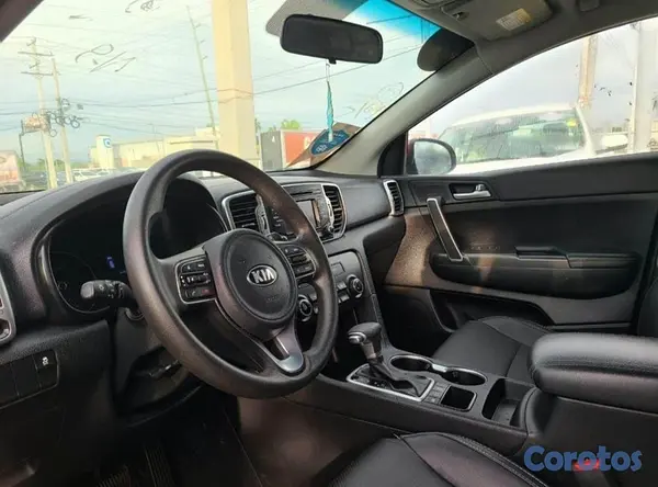 jeepetas y camionetas - Kia Sportage LX 2019 AWD - 65,000 Millas  8