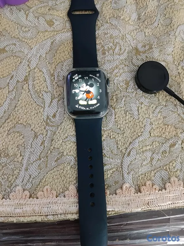 otros electronicos - En venta Apple Watch 40mm serie 5 aluminio gris 32g desbloqueado con su cargador 4