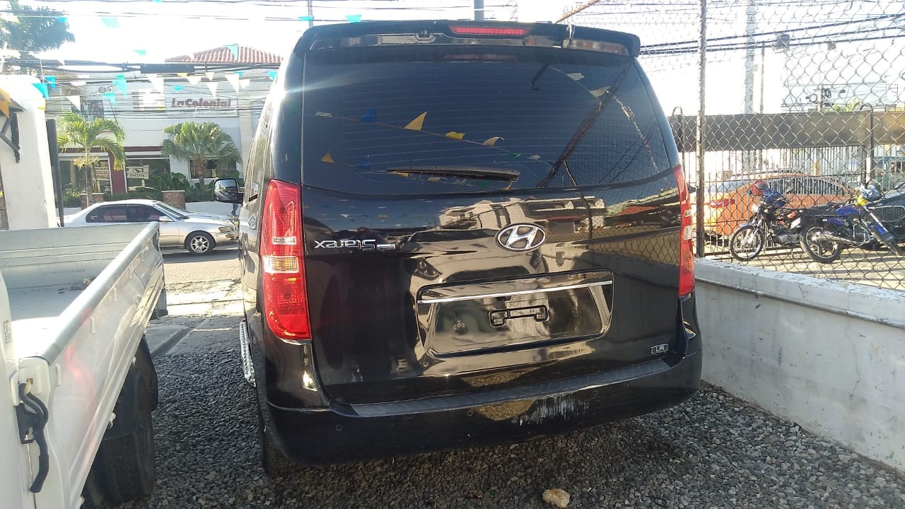 jeepetas y camionetas - HYUNDAI GRAND STAREX 2020 NEGRA 5