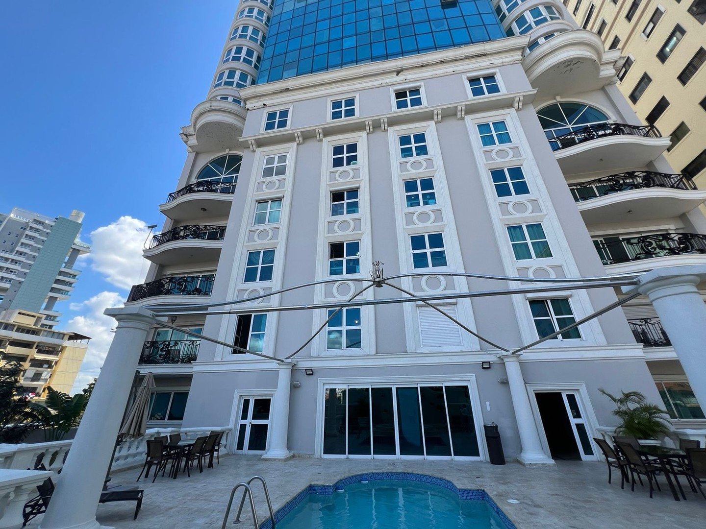 apartamentos - La Esperilla   

usd$650,000

Excelente Apartamento en un 8vo Nivel con vista de 5
