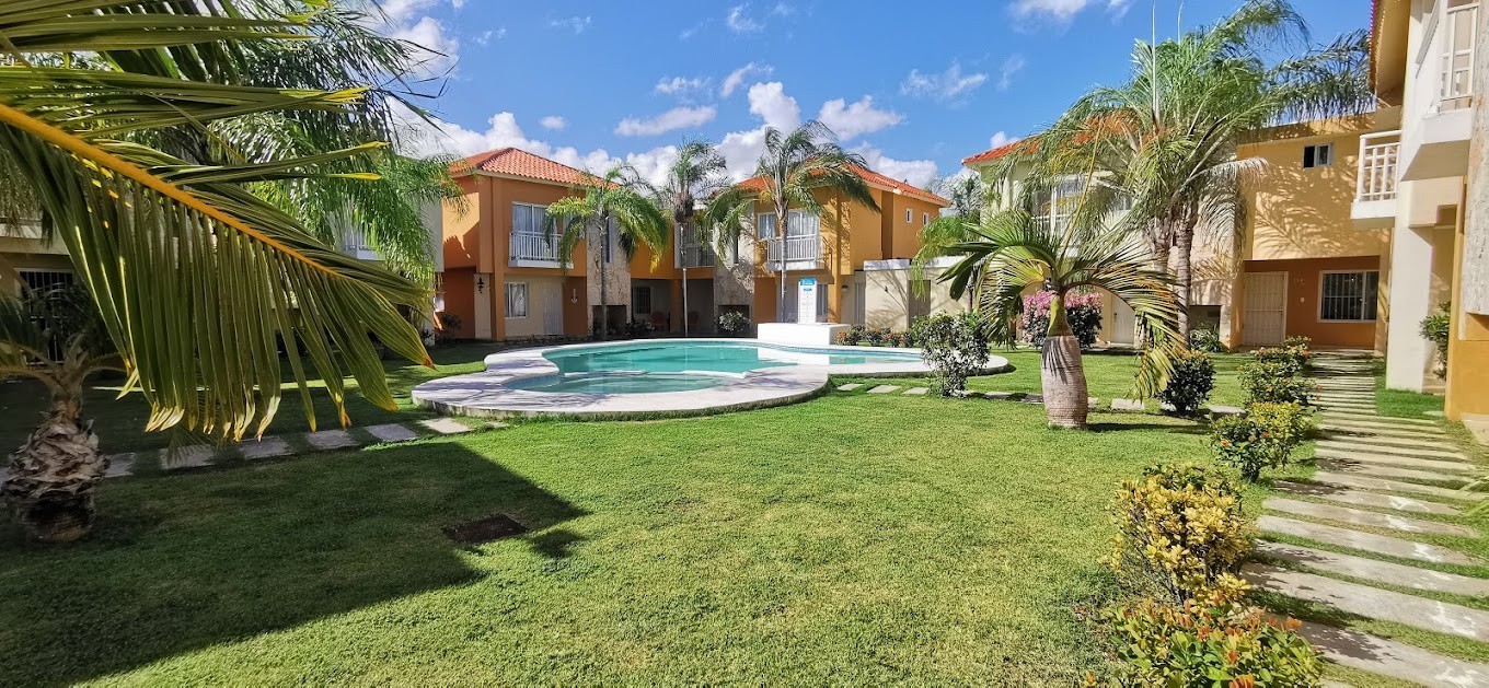 casas vacacionales y villas - Alquiler de Villa en Bávaro: Townhouse Amueblado en Punta Cana Palm Beach 2
