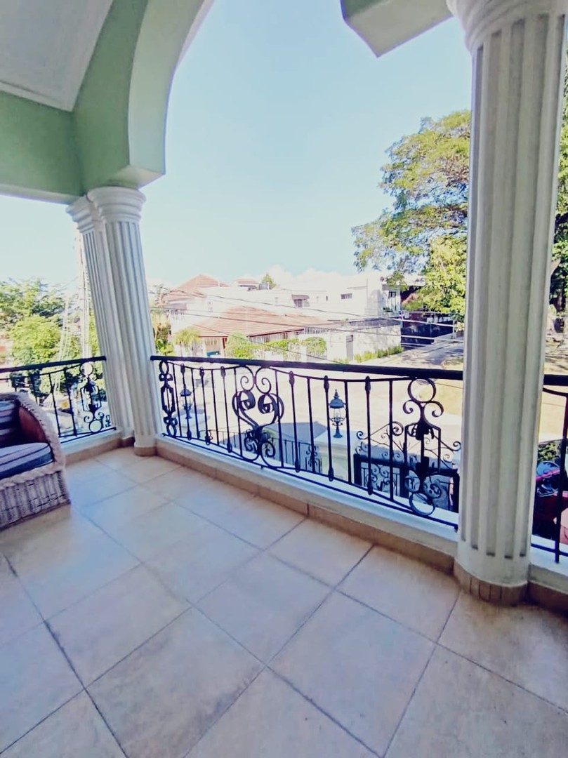 casas - Se vende de oportunidad Casa de dos niveles Cerros de Arroyo Hondo 
USD$425,000 7