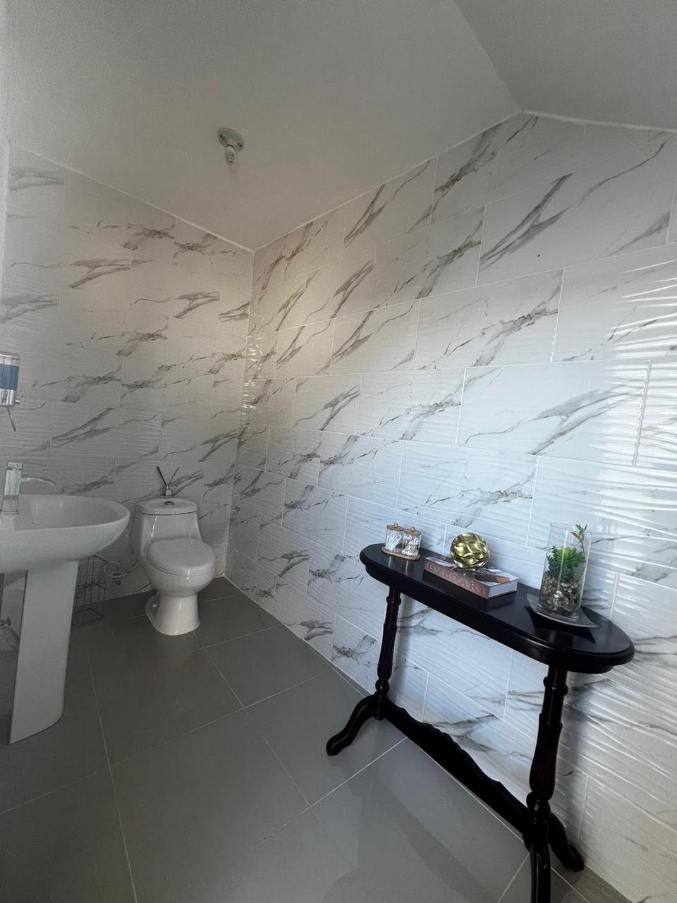 casas - CASA EN VENTA EN LAS CAYENAS, SANTIAGO.