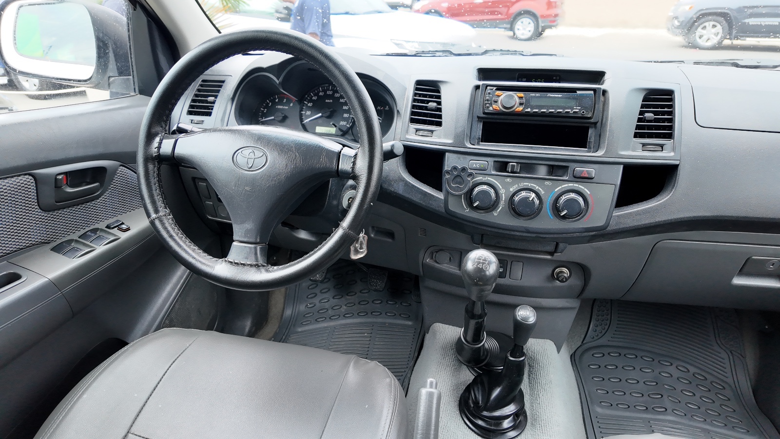 jeepetas y camionetas - TOYOTA HILUX 2012 6