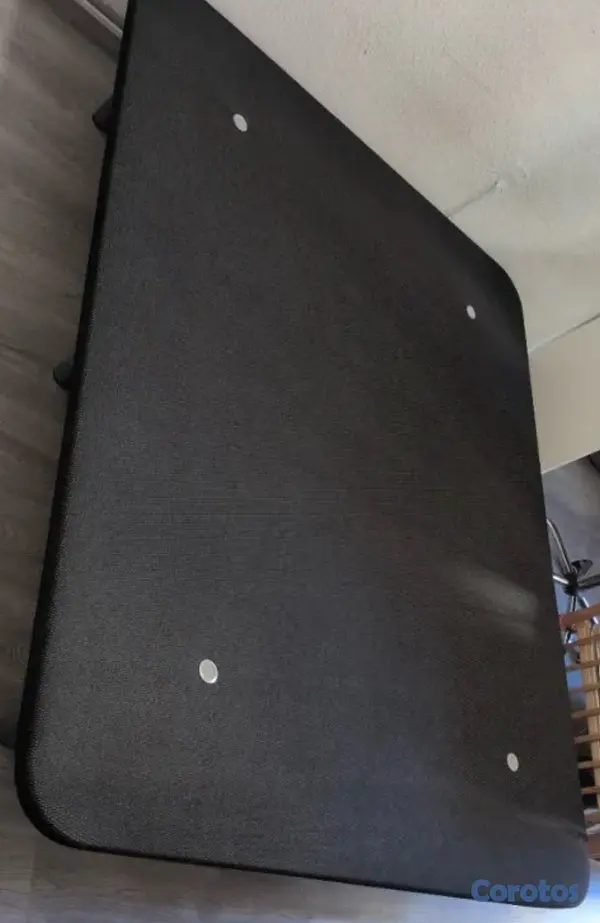 muebles y colchones - Se vende base de cama 135cm  en color negro, con diseño moderno y resistente.  2