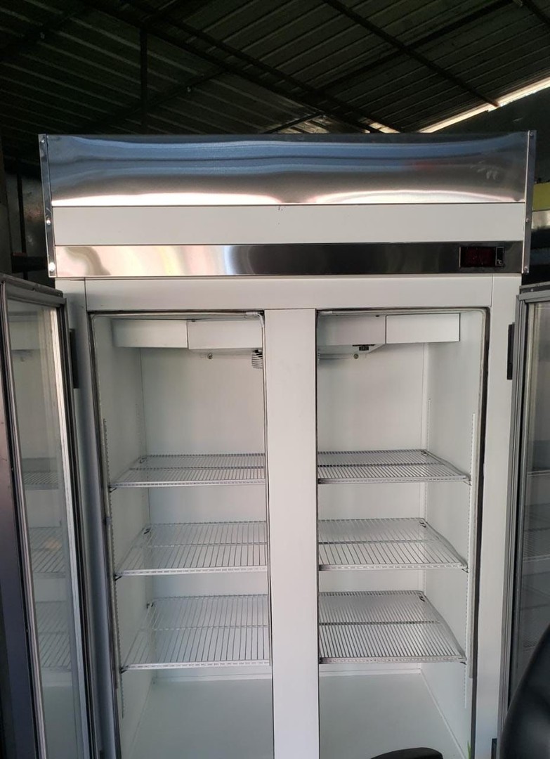 equipos profesionales - Refrigeradores Farco exhibidores 2 puertas renovados 9