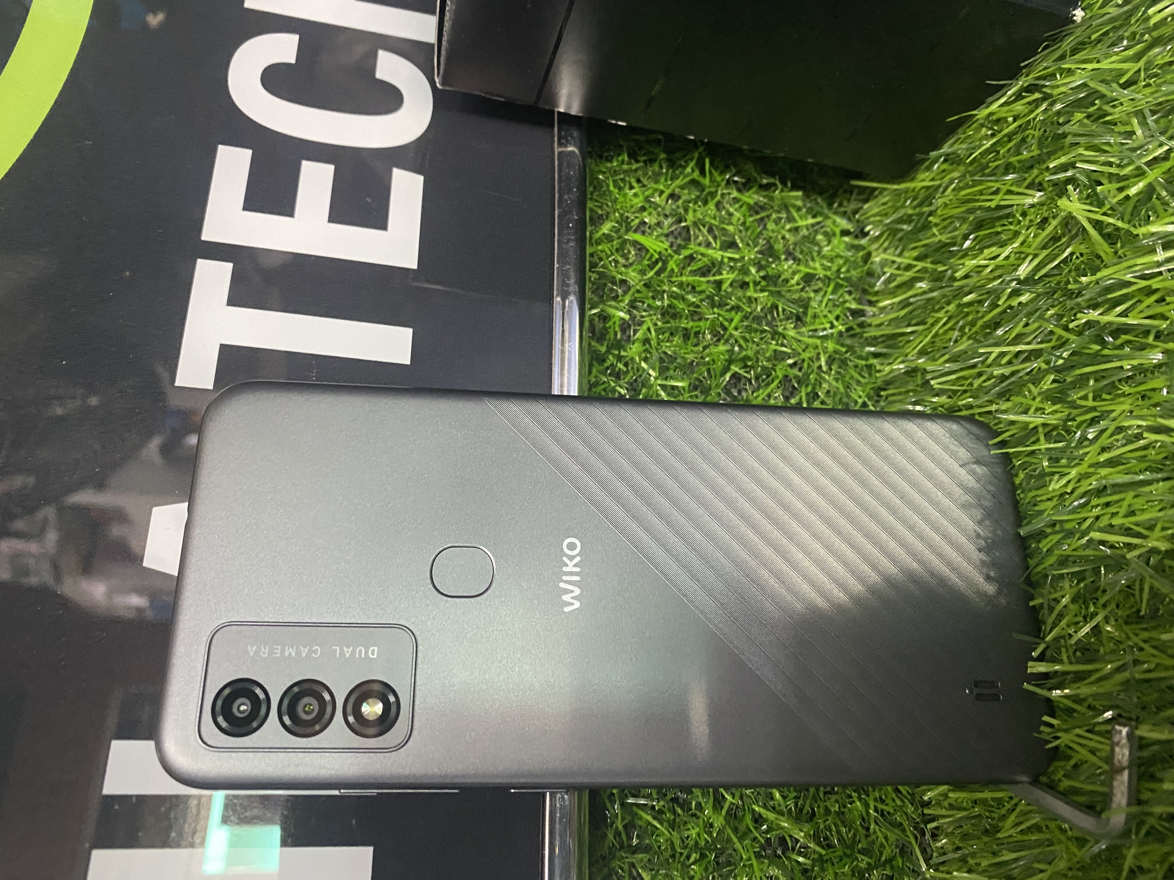 celulares y tabletas -  Wiko Voix U616AT  Unlocked   32GB  4
