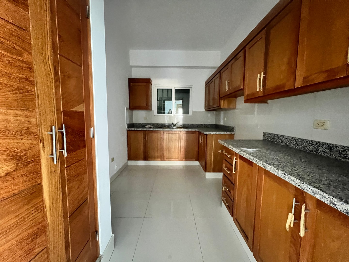 apartamentos - Alquilo Apartamento Con Terraza 5to Piso En Los Prados   
CODIGO: ND614 2