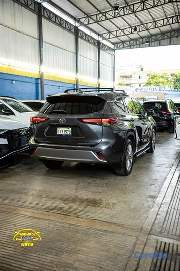 jeepetas y camionetas - Toyota Highlander Platinum 2023 Clean Carfax 6
