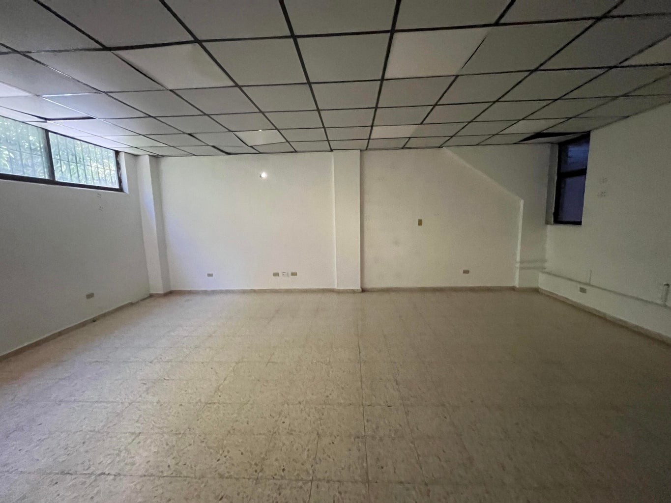 oficinas y locales comerciales - Local Comercial de 267 mt2 en Naco 2