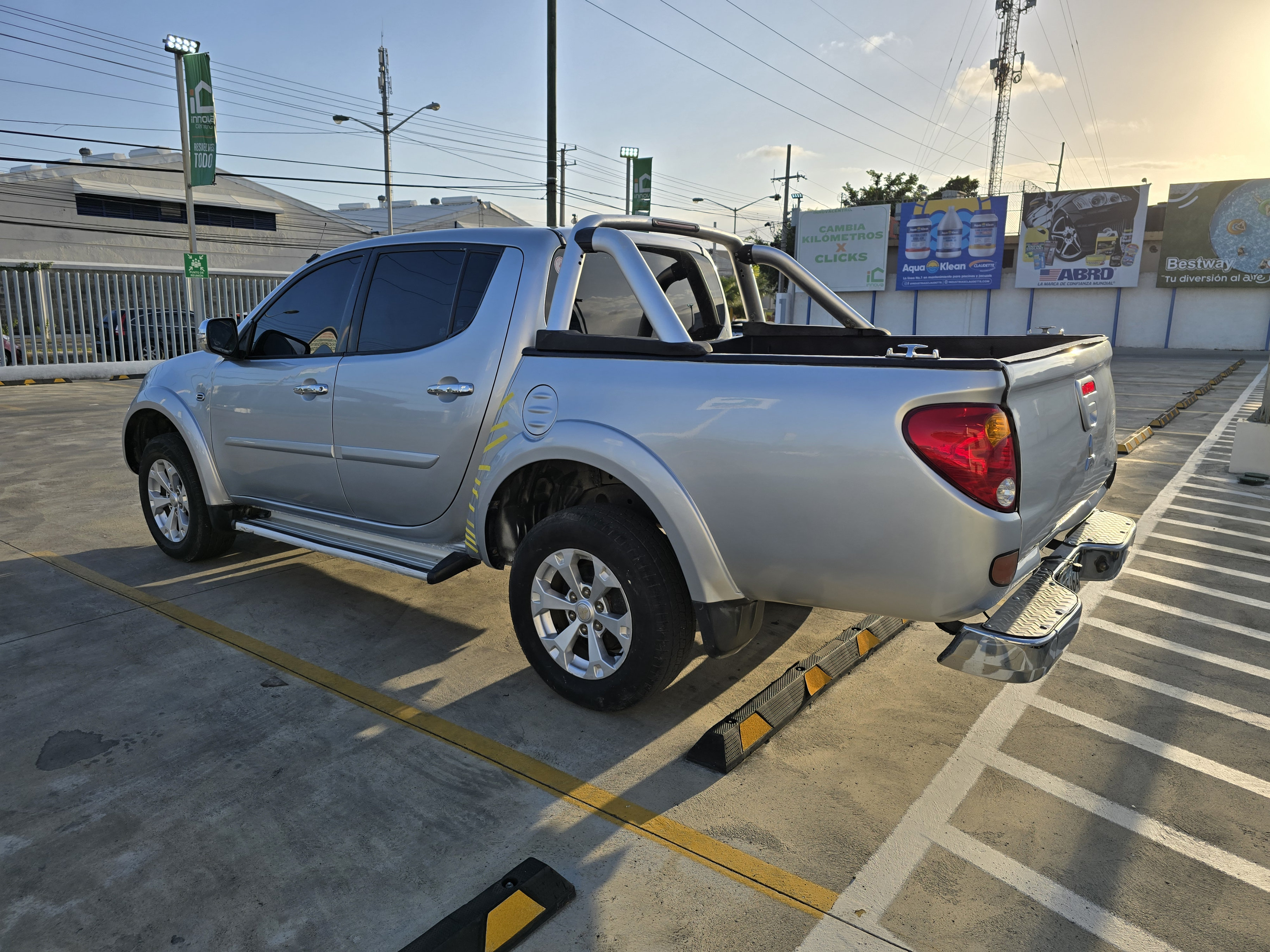 jeepetas y camionetas - Mitsubishi L200 2014 Excelente Condiciones  1