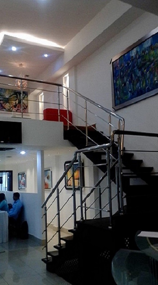 oficinas y locales comerciales - LOCAL COMERCIAL UBICADO EN PLAZA CENTRAL PIANTINI, PRIMER PISO 149.45M2 + 100M2  4