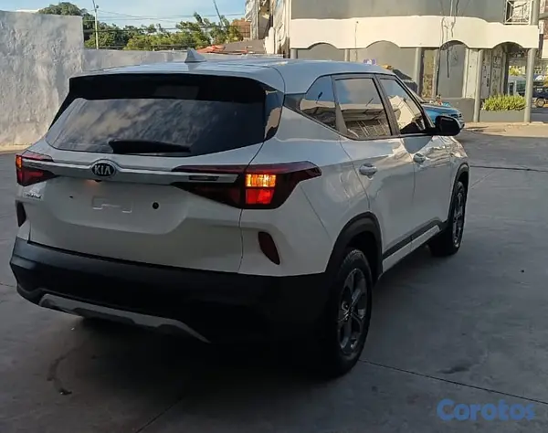 jeepetas y camionetas - KIA SELTOS 2022 BLANCO DIESEL 5