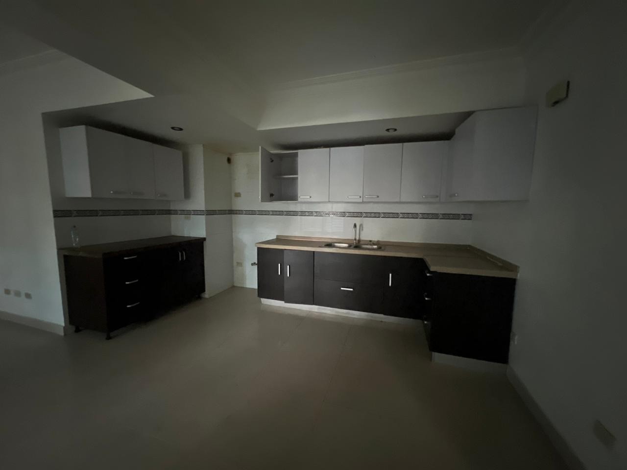 apartamentos - Se Alquila Apto en Gazcue D.N. justamente frente al Palacio  800usd 7
