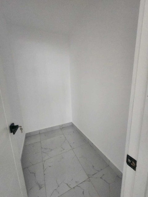 apartamentos - Apartamento e alquiler #24-1723 En Evaristo Morales, ascensor, línea blanca. 4
