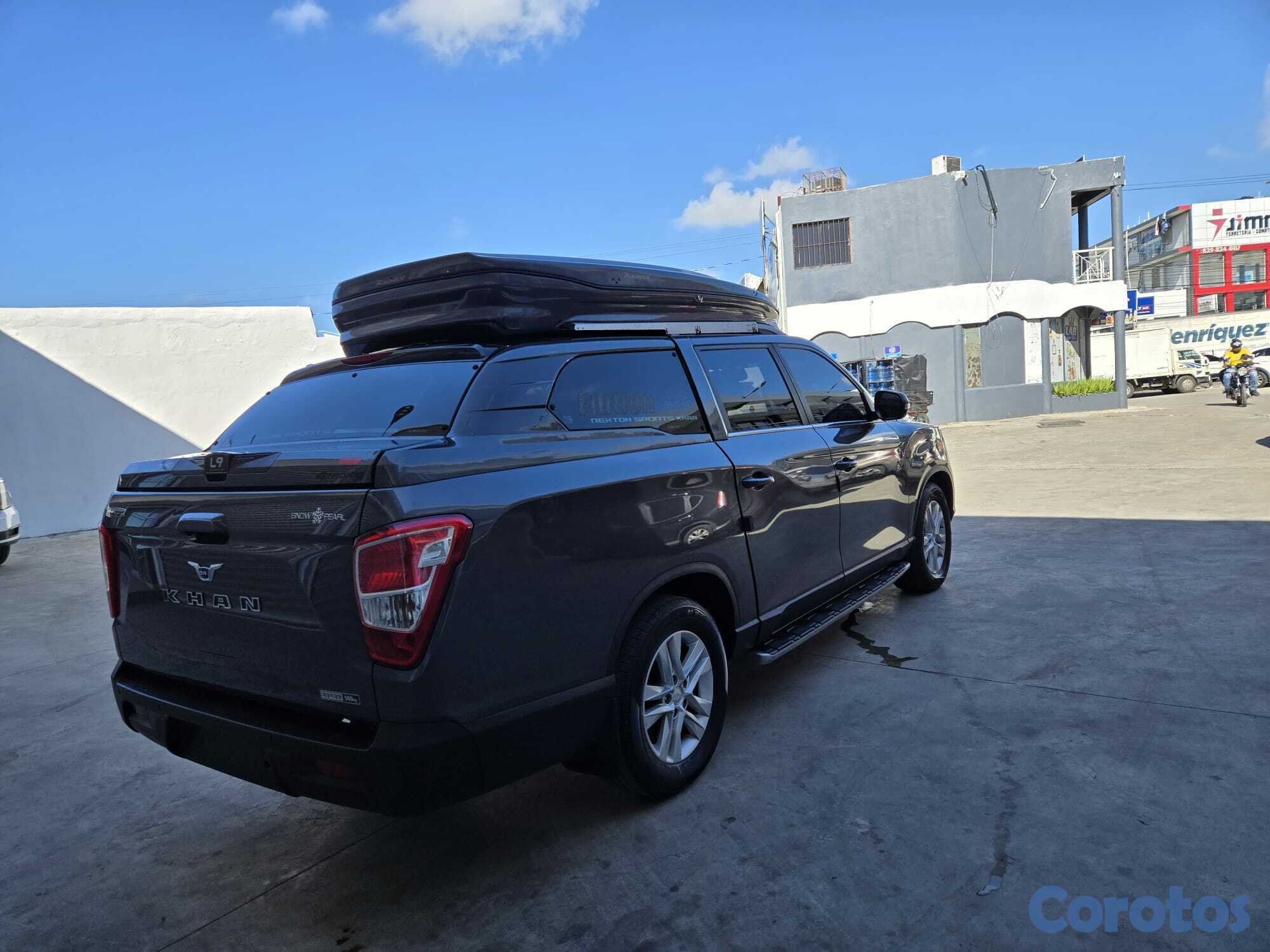 jeepetas y camionetas - KGM REXTON 2019 GRIS OSCURO DIESEL 3