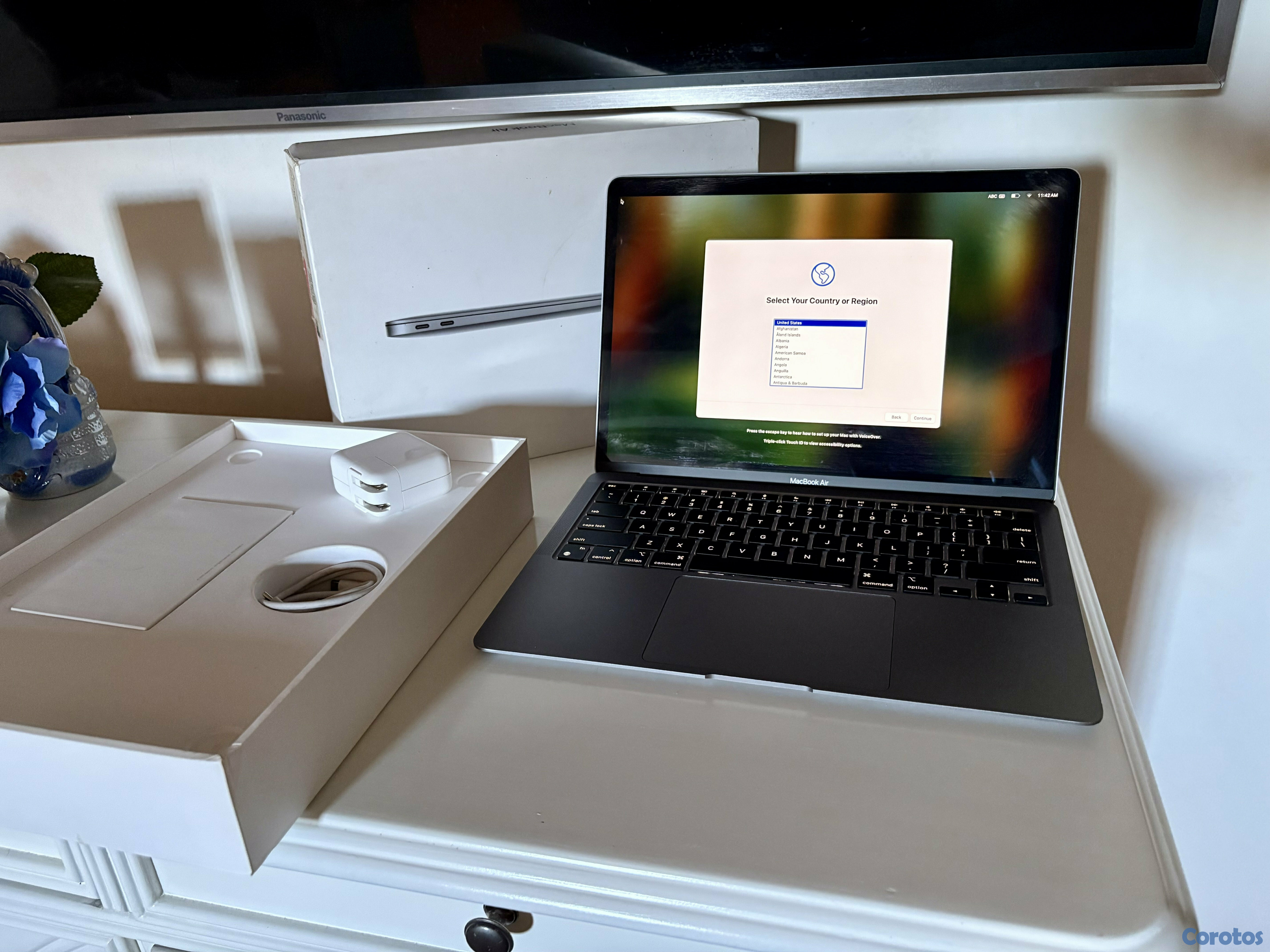 computadoras y laptops - MackBook Air 13" M1 2020 256 gb SSD 8 gb RAM
 4