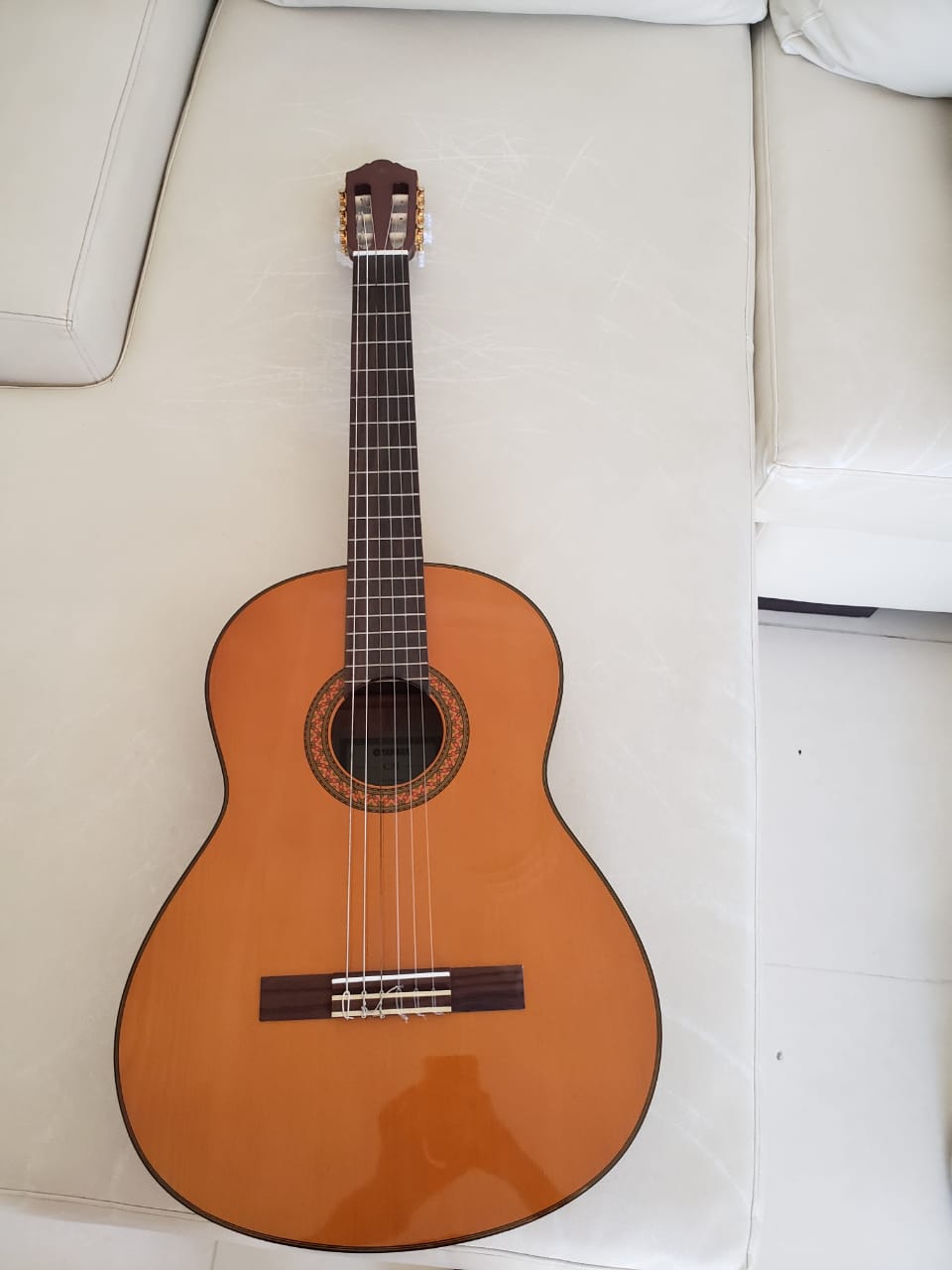 instrumentos musicales - Guitarra Yamaha C70 clásica. En excelentes condiciones. Precio negociable.