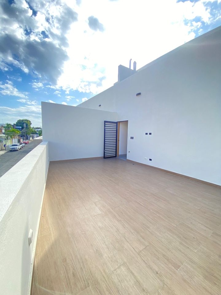 apartamentos - Apartamento 2do nivel con terraza en venta  2