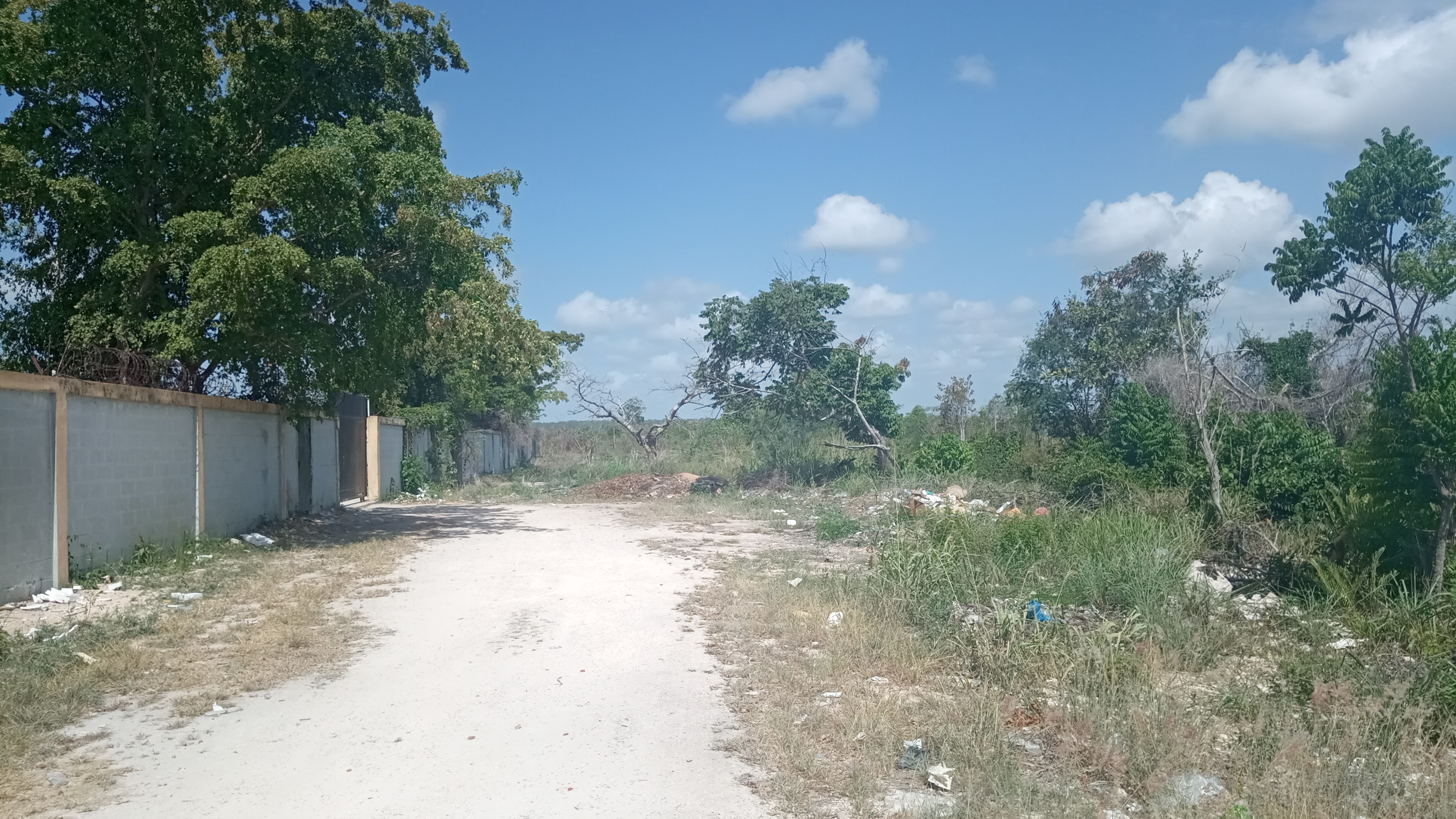 solares y terrenos - Estratégico Solar en Veron sector la Doble Vía Punta Cana 4,700 Metros a 60us M²