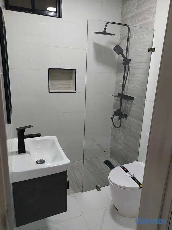 apartamentos - Tercer nivel remodelado, Urb. Tropical 5