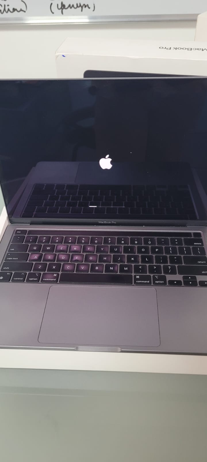 computadoras y laptops - MacBook Pro 13” (M1, 2020) – 8 GB RAM | 512 GB SSD 4