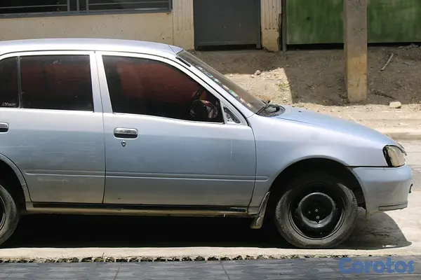 carros - Toyota Starlet año 2000 2